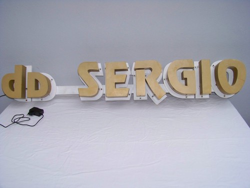 Grande insegna luminosa