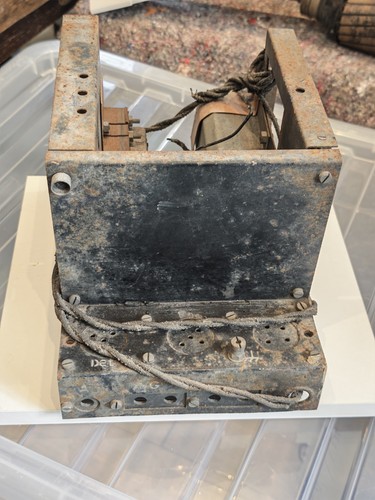 Vintage tube radio - tube, chassis