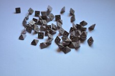 Borchie piramidali in plastica