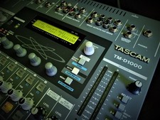 Tascam TM-D1000 Mixer digitale FX a 16 canali