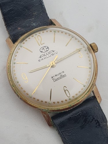 Vecchio orologio polso - polso, uomo
