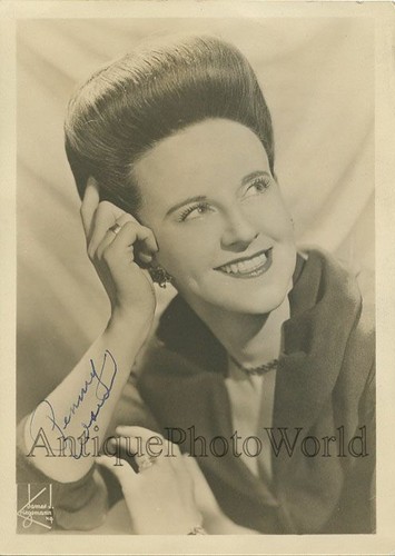 Bella attrice cantante - bella,
