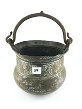 Antica pentola in rame a forma