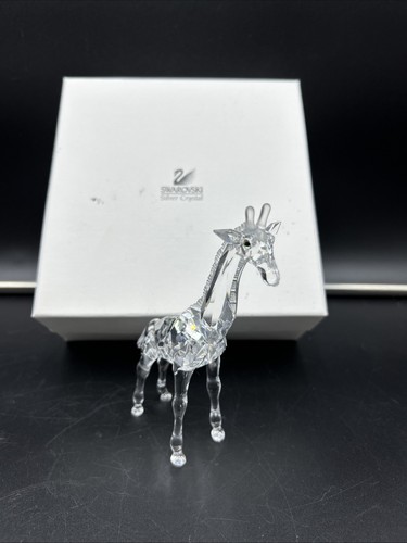 Statuina giraffa bambino