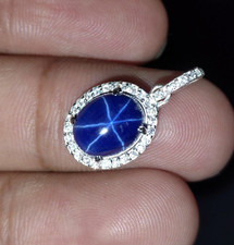 Collana con ciondolo zaffiro