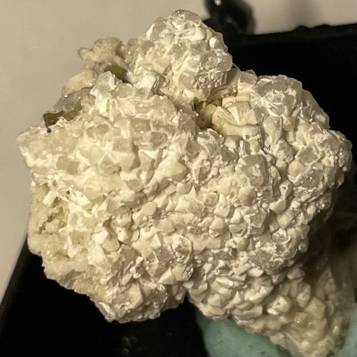 Tetranatrolite cristalli di - su,