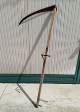 ANTICA FALCE FIENAIA Falce da fieno manico in legno e ferro, prima metà '900 ca.