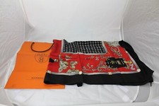 foulard hermes, nero rosso con cavalli, in pura seta ottimo stato