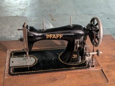 Macchina da cucire d'epoca