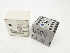 Nuovo Allen Bradley 100-K05ZJ01 Ser. Un Mini Contattore 24VDC Bobina 1NC 3P