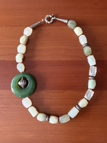 Collana artigianale con pietre
