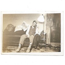 Uomo bello che parla al