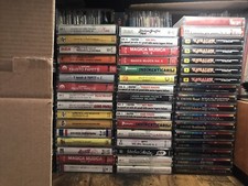 Lotto, blocco 66 musicassette, 49 di musica leggera e 17 di classica