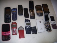 STOCK 12 CELLULARI MOTOROLA SAMSUNG IPHONE LG SIEMENS VINTAGE LOTTO N.25  REGALI