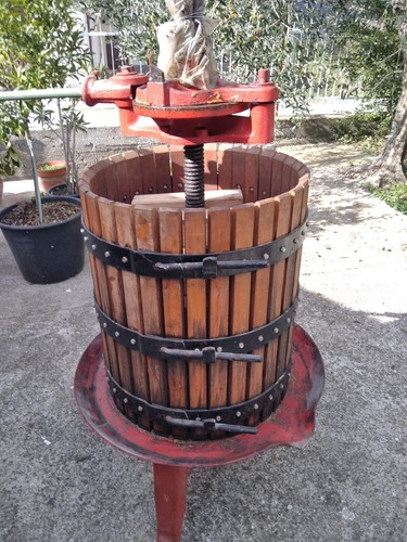 Antico torchio funzionante - antico, o