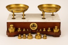 Antica bilancia di precisione