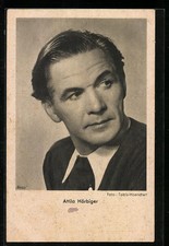 Attore Attila Hörbiger guardando sopra le spalle, cartolina 