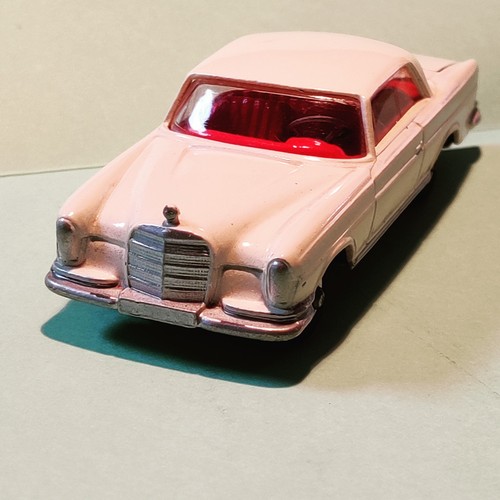 Mercedes 220 corgy toys - corgy, ref