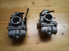 due carburatori di una Yamaha