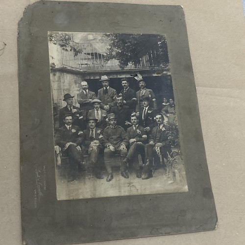 Fotografia gruppo con militare - gruppo,
