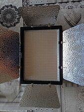 LUCE LED YONGNUO YN-600 - 2 batterie Patona - Caricatore batterie - Alimentatore