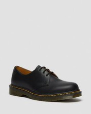 DR.MARTENS - SCARPA BASSA UNISEX NERO CON CUCITURE GIALLE 1461