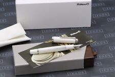 Pelikan Souveran M605 White