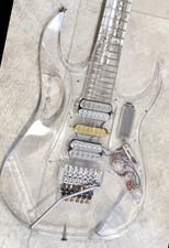 Chitarra elettrica trasparente