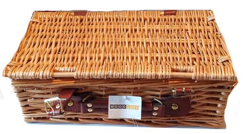 Small wicker gift hamper - small,