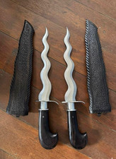 Coltello pugnale curvo in