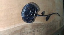 Rosa in ferro artigianale, interamente lavorata a mano. 