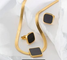 Set collana e orecchini a