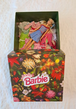 Lotto Barbie con scatola e oltre 10 Outfit  Mattel e altre marche