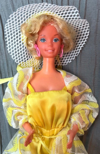 Pretty changes barbie doll - changes,