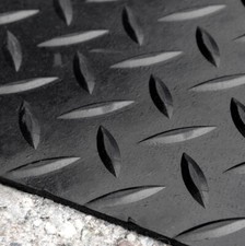 TAPPETO   GOMMA MANDORLATO DIAMANTE  SP 3 MM ISOLANTE ROBUSTO-NERO H130 -NBR