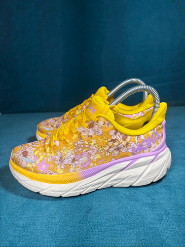 Hoka clifton golden coast - golden,