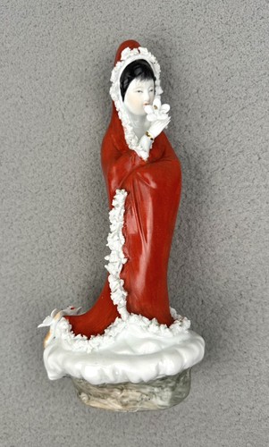 Statua ragazza asiatica