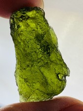 GRANDE Moldavite-quality Clear Impact Crawling Pattern (36 carati) + CERTIFICATO