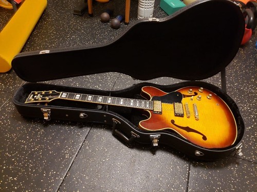Chitarra elettrica semivuota