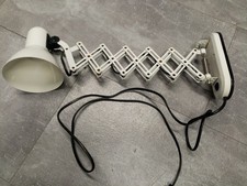 Vecchia lampada da tavolo o