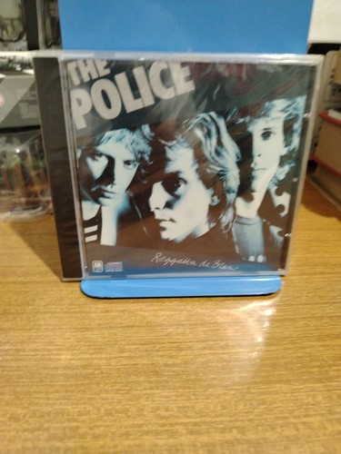 The police regatta blanc - police, de