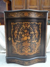 Credenza a un'anta in legno