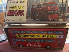 Autobus giocattolo vintage a