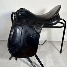 Sella da dressage professionale Kieffer Lech seduta 17” 7,5” larghezza D-D pelle nera tedesca