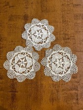 Gruppo di n. 3 centrini