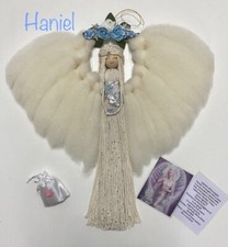 Angelo in macramè ispirato all'Arcangelo Jofiel, realizzato a mano con incenso 