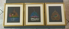 Set di tre quadri su foglia