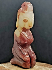 Antica statua scultura geisha