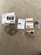 Panasonic Lumix DC-GX800 16,0 MP fotocamera mirrorless, scheda SD e caricatore/cinturino 