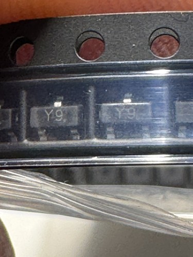 1pezzo bzx84c24 mark - y9, zener